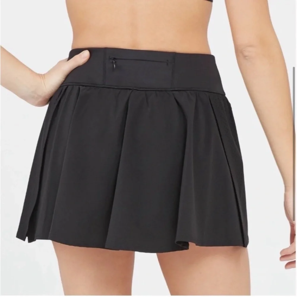 New Spanx The Get Moving Skort kk.